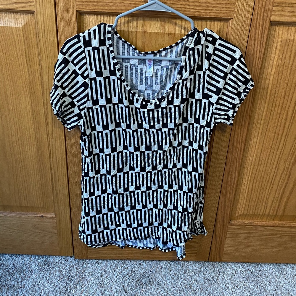 Women’s LulaRoe top